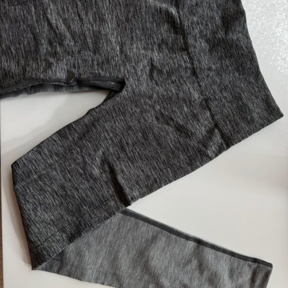 Lululemon Gray Ombré Seamless Leggings, size 4 - Picture 3 of 3